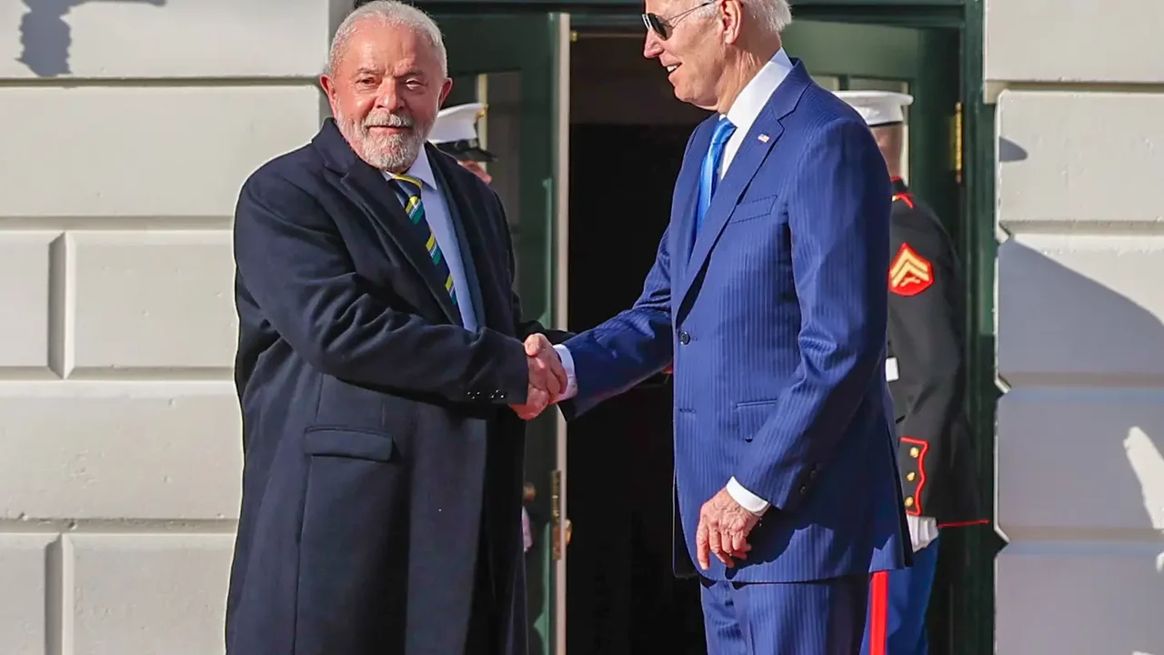 Em conversa, Lula cumprimenta Biden por 'magnânima decisão' de desistir de disputar a reeleição
