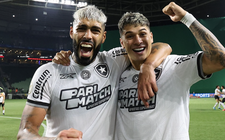 Botafogo derrota Palmeiras, cala Allianz Parque e retoma liderança do Brasileirão