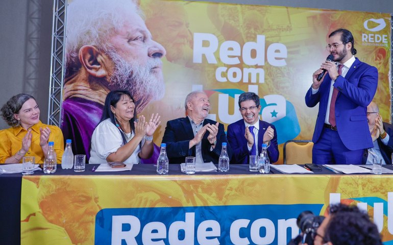 No Dia Mundial da Educação, Lula reforça: “é o investimento mais importante que um país pode fazer”