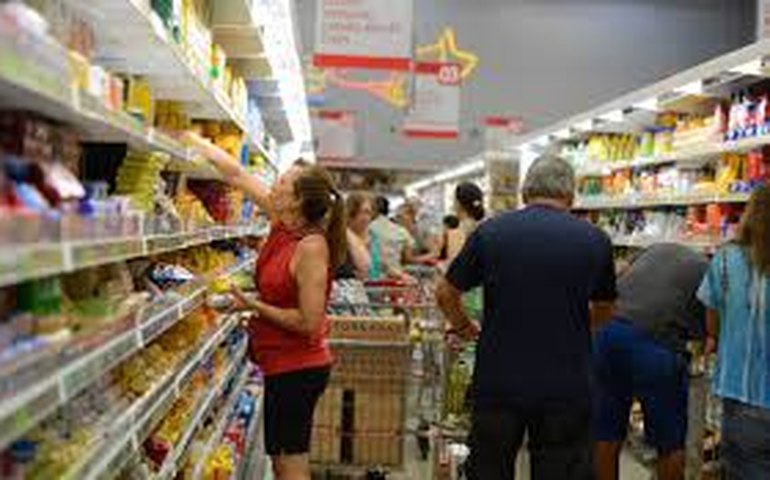 Índice de preços da FAO fica estável em agosto, apesar de alta em carne, açúcar e óleo