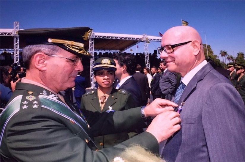 Enio Lins recebe em Brasília uma das maiores honrarias do Exército brasileiro