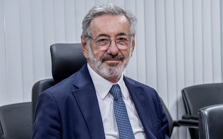 Novo ministro do Desenvolvimento apoia jornada de 40 horas
