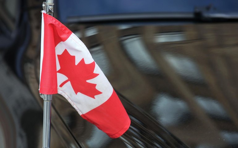 Canadá vai fornecer mais 25 veículos de combate, 4 simuladores de voo F-16 à Ucrânia, diz Trudeau