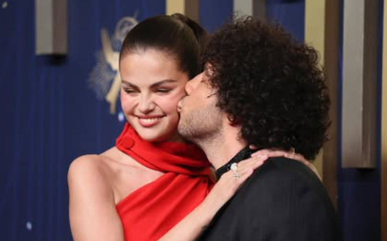 Selena Gomez se casa com Benny Blanco e mostra fotos da cerimônia