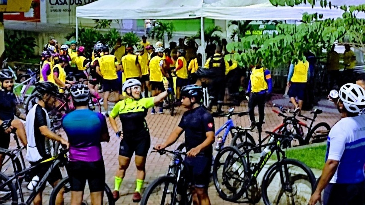 Ciclistas se unem em alusão ao Maio Amarelo e percorreram as ruas da cidade