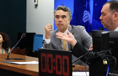 “Fim do abuso: lei que impõe limite aos juros do cartão de crédito, desafoga o orçamento familiar”, afirma Rafael Brito