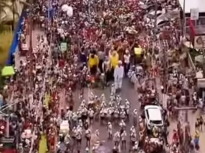 Pinto da Madrugada arrasta multidão na orla de Maceió e celebra o espírito do Carnaval