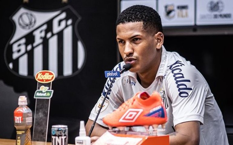 Ângelo agradece desejo do Flamengo, mas descarta negócio e diz que fica Santos