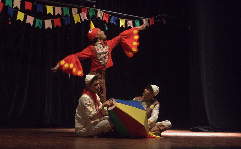 'Bandeira de São João' e “Trampolinagens”, espetáculos da Cia de Teatro Mestres da Graça.