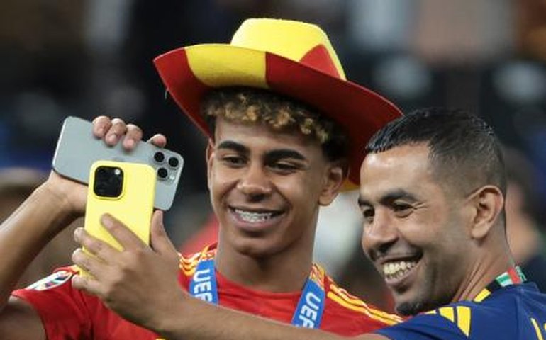 Pai de Lamine Yamal é esfaqueado na Espanha e está em estado grave