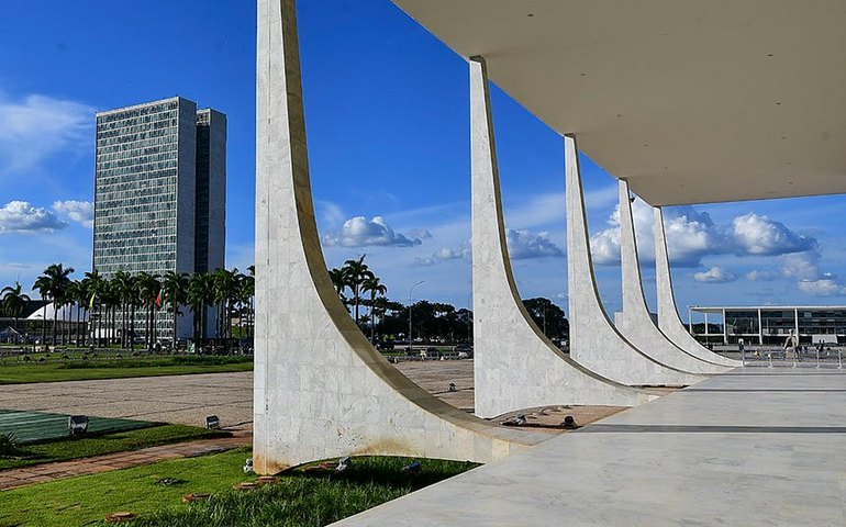 Busca e apreensão no Congresso precisam de autorização do STF