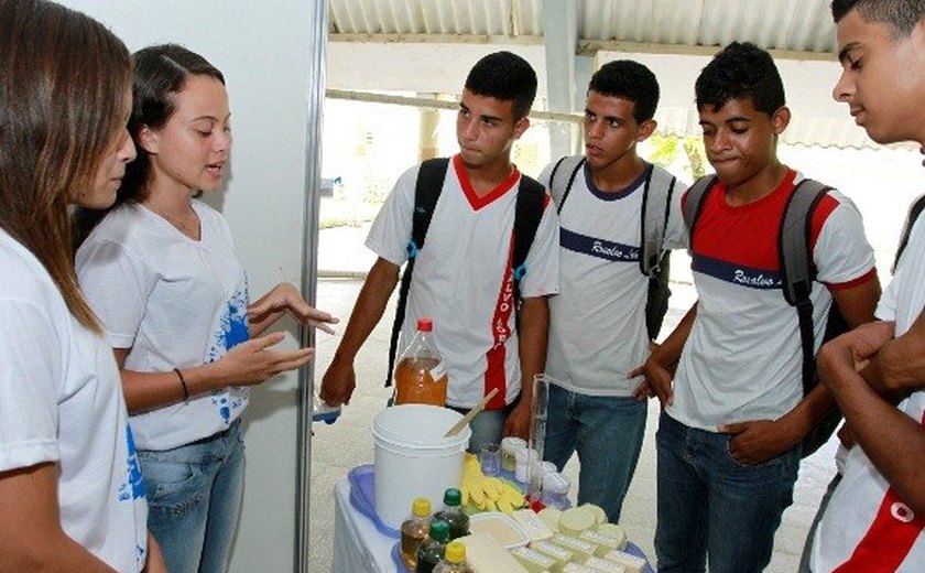 Escolas da rede estadual apresentam projetos na Feira de Ciências de Alagoas