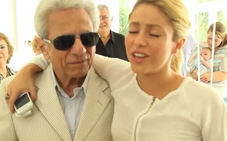 Pai de Shakira recebe alta e deixa UTI de hospital após sofrer isquemia; entenda estado de saúde