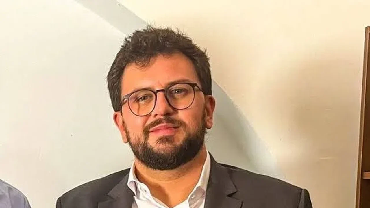 Cúpula do PT discute situação de ex-chefe de gabinete de Lula após revelação de repasse de empresária