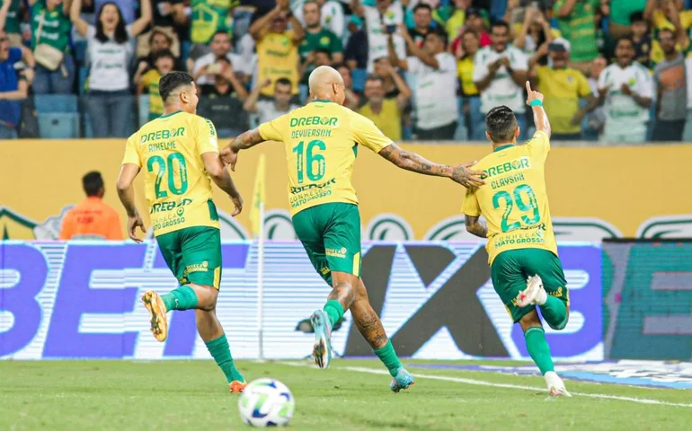 Cuiabá e Vitória empatam em jogo atrasado e seguem sem vencer no Brasileiro