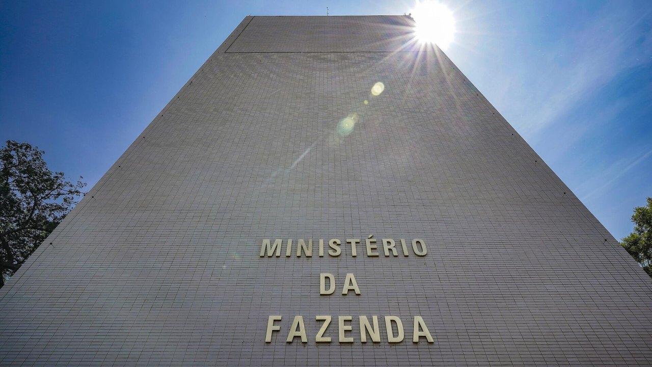 Déficit primário do governo sobe para R$ 53,3 bilhões em maio, pressionado por aumento das despesas