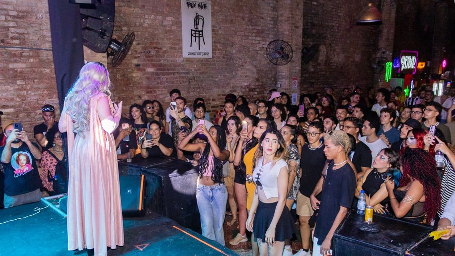 Primeira drag homenageada pela Câmara de Atalaia integra elenco do Festival Drag Dinner Alagoas