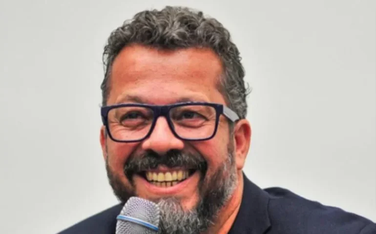 Cléber Xavier é apresentado e vê Neymar como solução para Santos reagir: 'Nunca foi problema'