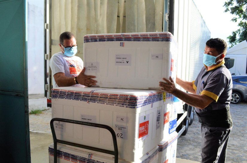 Alagoas recebe 54.590 doses de imunizantes contra a Covid-19 nesta quinta-feira (9)