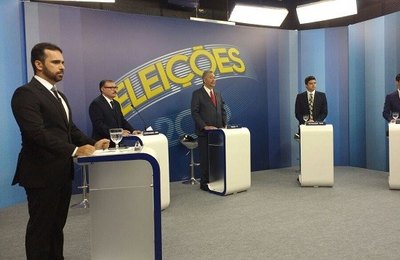 Rui vira alvo dos adversários no último debate antes das eleições