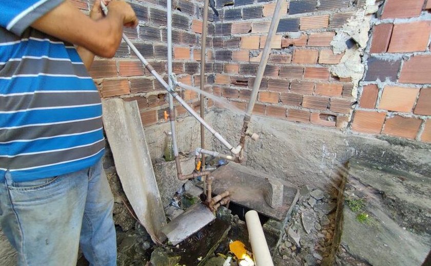 Canos hidráulicos são instalados e resolvem falta d&#8217;água no Mercado Popular