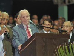 Bertil Vingren, filho mais novo de Gunnar Vingren comparece ao culto no Castelo do Desfiladeiro