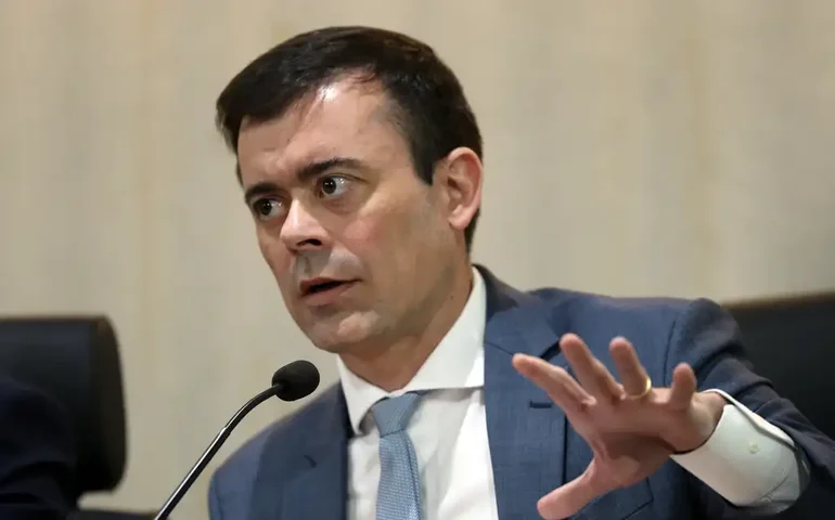 Ceron descarta impacto fiscal com Angra 3, mas aponta preocupação com modelo dos Correios