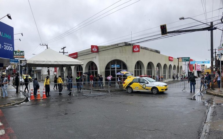 Primeiro dia de contenção reduz veículos e pedestres no centro de Arapiraca