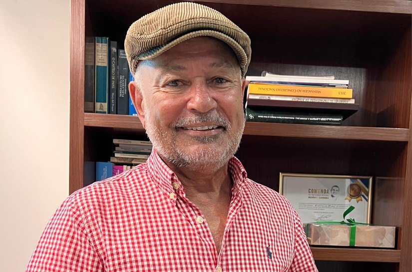 Jornalista Marcelo Firmino lança dia 8 de novembro  o livro Gato Gordo além do telhado na 11ª Biena