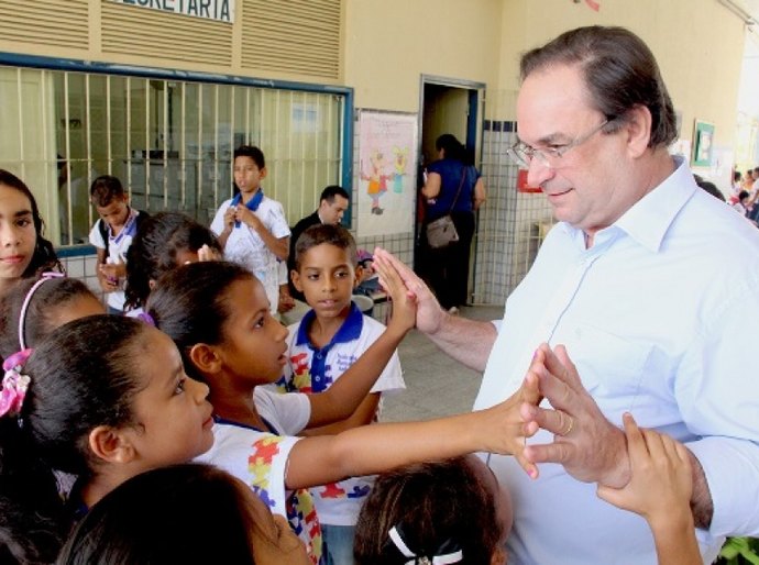 Alunos defendem o nome de Alagoas na Prova Brasil, diz Luciano Barbosa