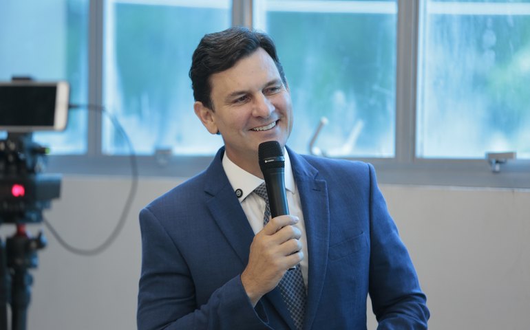 Prefeito Marcelo Beltrão destaca parceria com o Poder Legislativo durante Sessão Solene na Câmara Municipal