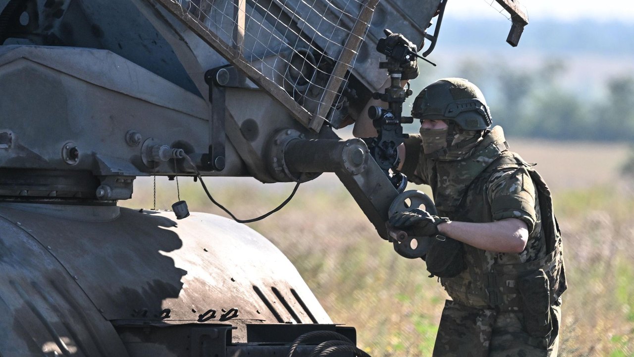 Rússia está destruindo setor militar-industrial da Ucrânia e avança no front, diz analista