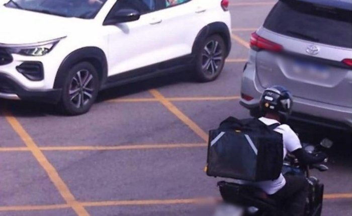 Videomonitoramento ajudou a identificar motocicleta usada em roubo de relógios de luxo Videomonitoramento ajudou a identificar motocicleta usada em roubo de relógios de luxo