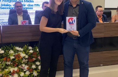 Deputada Cibele Moura recebe Prêmio Destaque 2022 por atuação parlamentar 