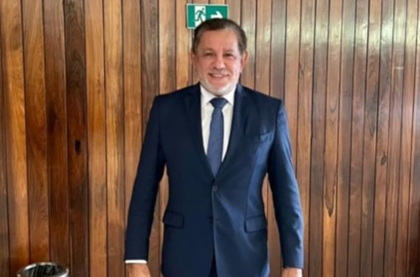 Neno da Laje celebra licitação para asfaltar estrada entre São José da Laje e Usina Serra Grande