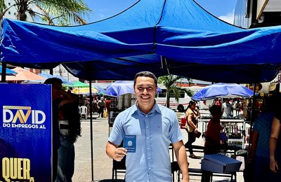 Vereador David do Emprego comemora aniversário com a população e realiza Gabinete Itinerante no centro de Maceió