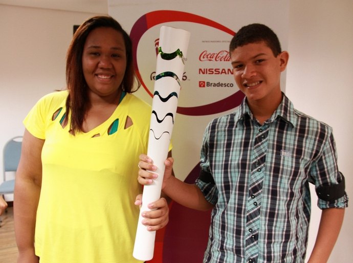 Estudantes e professores participam da cerimônia da tocha olímpica em Alagoas