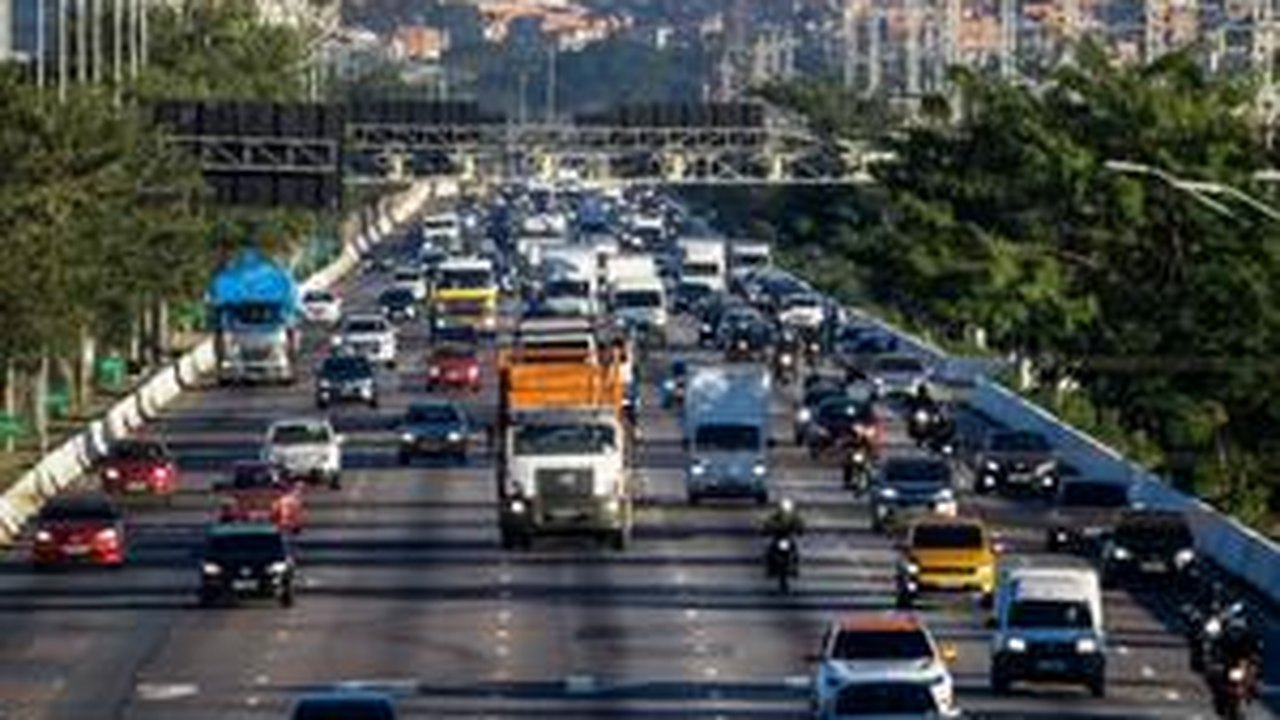 Novo rodízio reduz trânsito em SP; registro de lentidões foi de 1km pela manhã