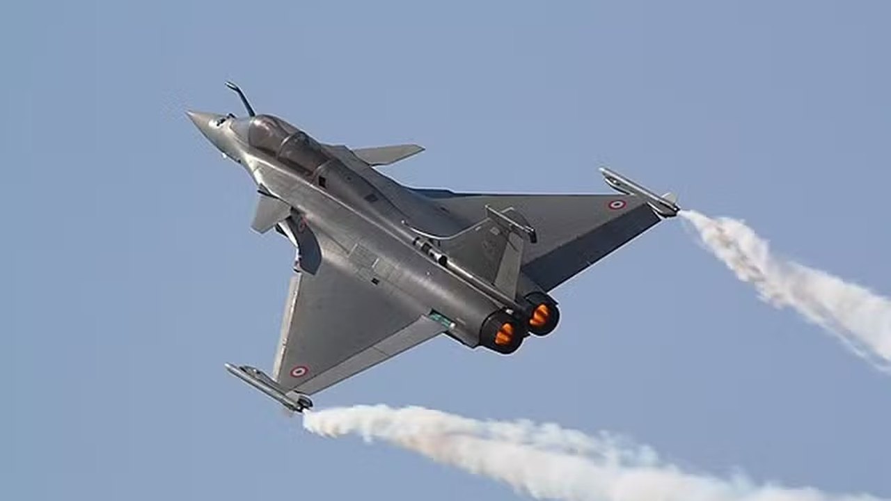 Pilotos franceses desaparecem após colisão entre caças; acidente é primeiro com modelo