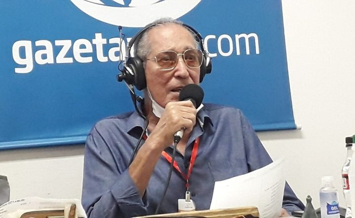 Arivaldo Maia durante narração de uma partida do Campeonato Alagoano em 2021
