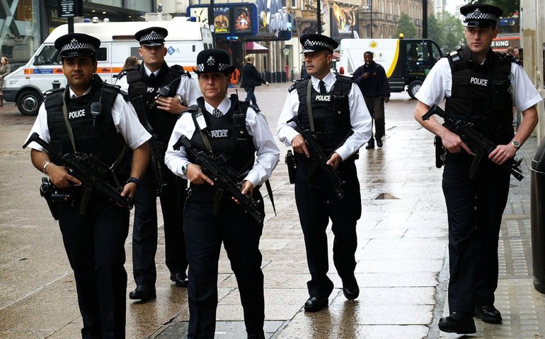 Empresas são investigadas pela morte de funcionários, congelados em frigorífico, na Inglaterra