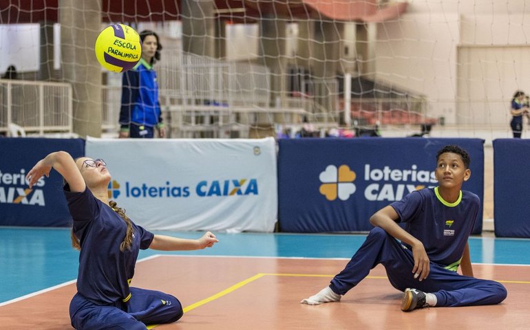 Gratuita, Escolinha Paralímpica leva esporte a jovens com deficiência
