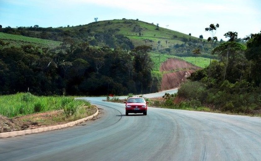 Governo de Alagoas investe  na restauração do pavimento das rodovias do Vale do Paraíba