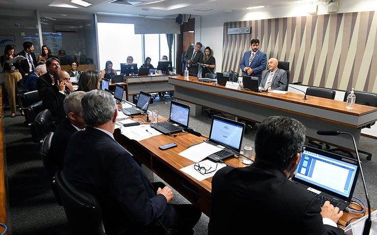 Relatório do Senado para tributária traz 4 critérios para divisão do IBS para municípios