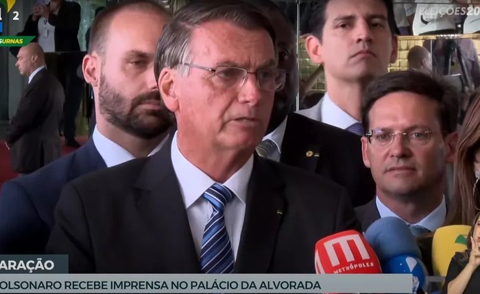 Bolsonaro em seu primeiro pronunciamento após as eleições Bolsonaro em seu primeiro pronunciamento após as eleições