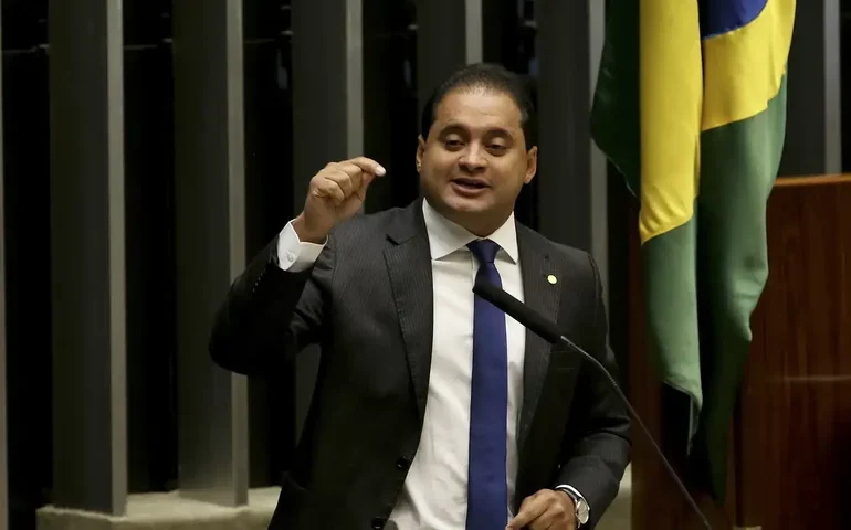 Weverton acena com relatório favorável a Messias e promete articulação por indicado de Lula