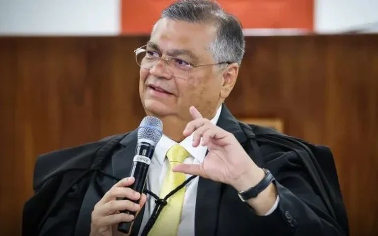 Dino determina quebra de sigilo bancário e acesso a mensagens de Sóstenes e Jordy