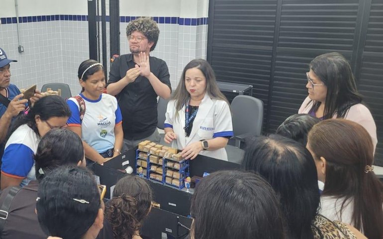 Em visitas ao SENAI, EJAI aproxima estudantes do mercado de trabalho