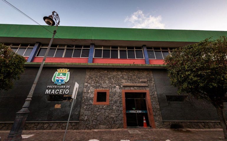 Prefeitura de Maceió antecipa salários e paga servidores nesta quinta-feira (27)