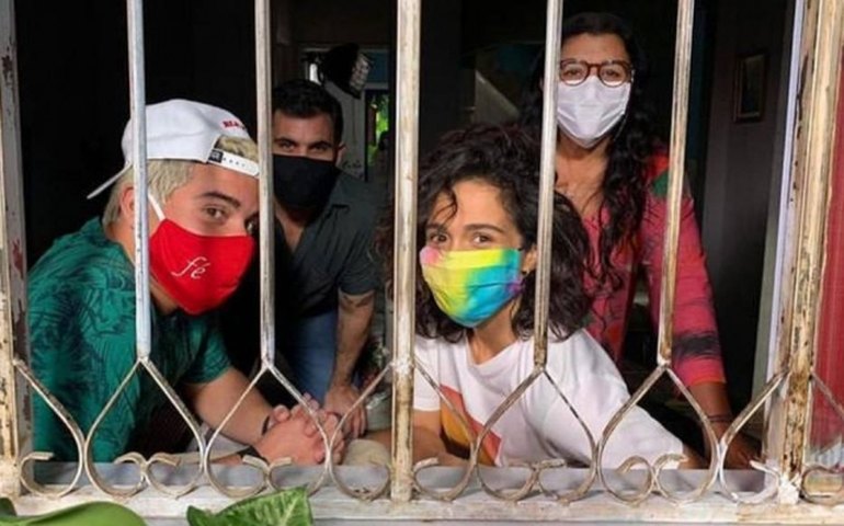 ‘Amor de Mãe’: Nanda Costa posta foto dos bastidores de gravação